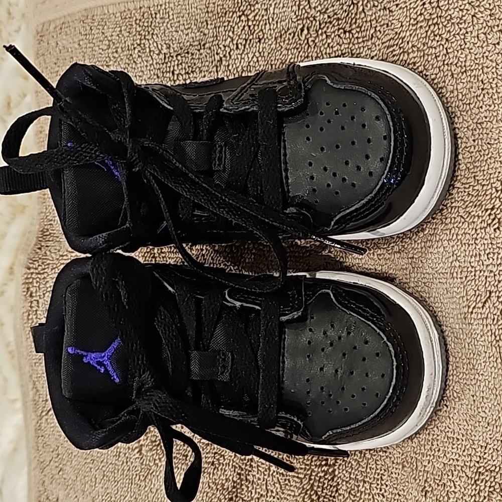 Air Jordan Retro 1 Mid SE sneaker - Picture 1 of 8